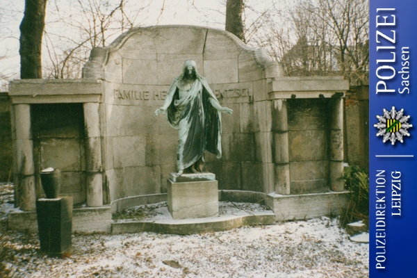 Lebensgroße Bronzestatue von Friedhof in Leipzig geklaut