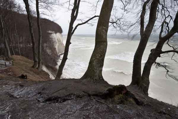 An der Kreideküste von Rügen besteht Abbruchgefahr