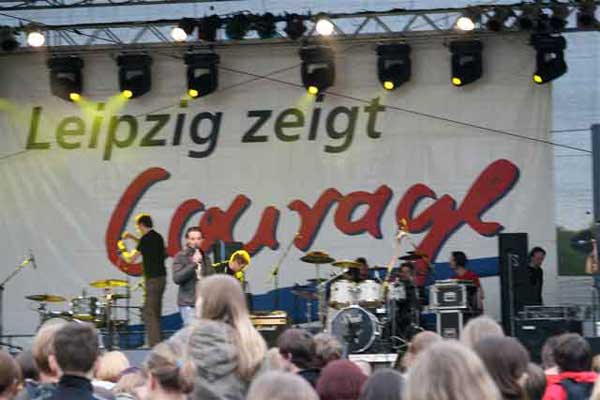 Leipzig - Courage zeigen - Open Air Konzert für Demokratie und Toleranz am Abend auf der Alten Messe