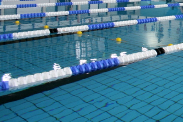 Wasserballspiel führt zu veränderten Öffnungszeiten im Sportbad an der Elster