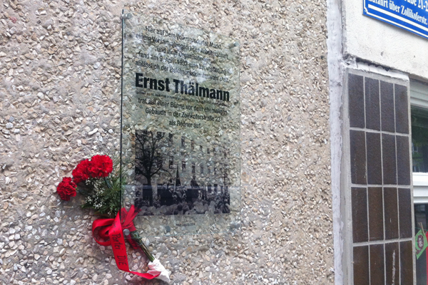 Gedenktafel an Ernst Thälmann auf dem Volkmarsdorfer Markt