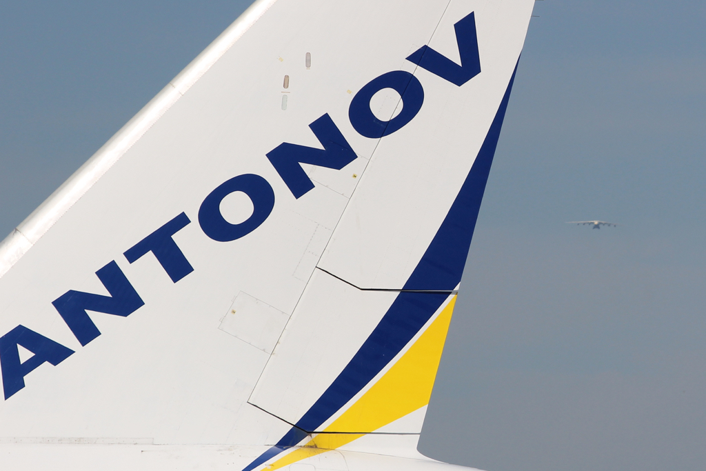 Antonov 225 mit Zehn Millionen Schutzmasken auf dem Flughafen Leipzig/Halle gelandet