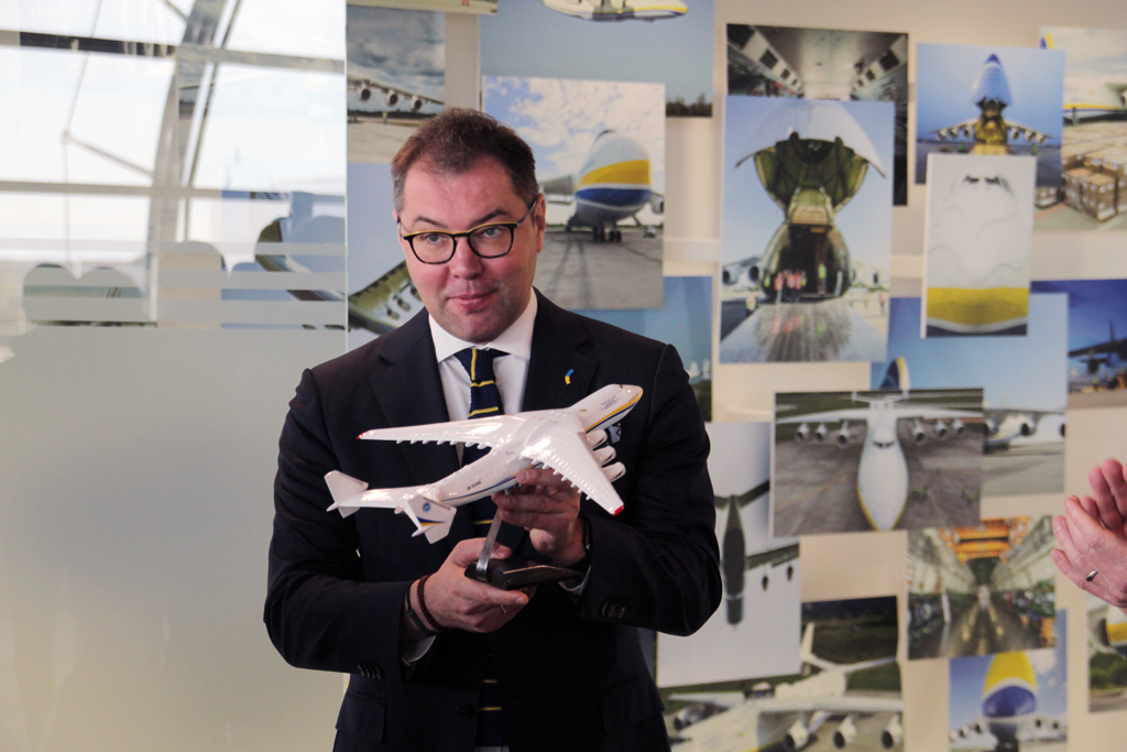 "Geblieben ist nur das Modell": Botschafter Makeiev auf der Ausstellungseröffnung am Flughafen Leipzig/Halle