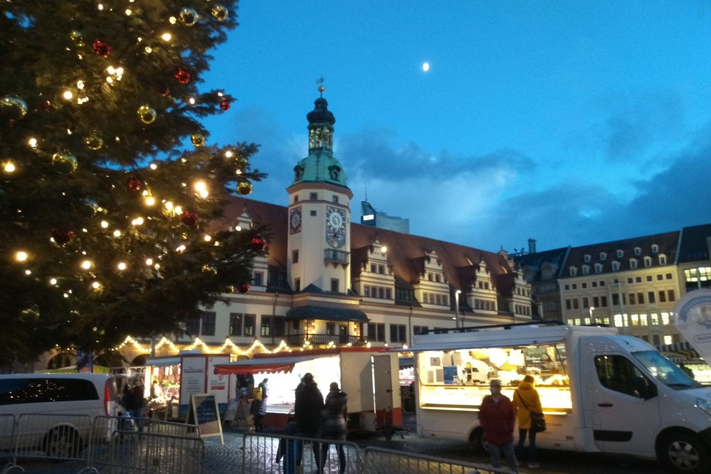 Ab Freitag Wochenmarkt unter dem Leipziger Weihnachtsbaum