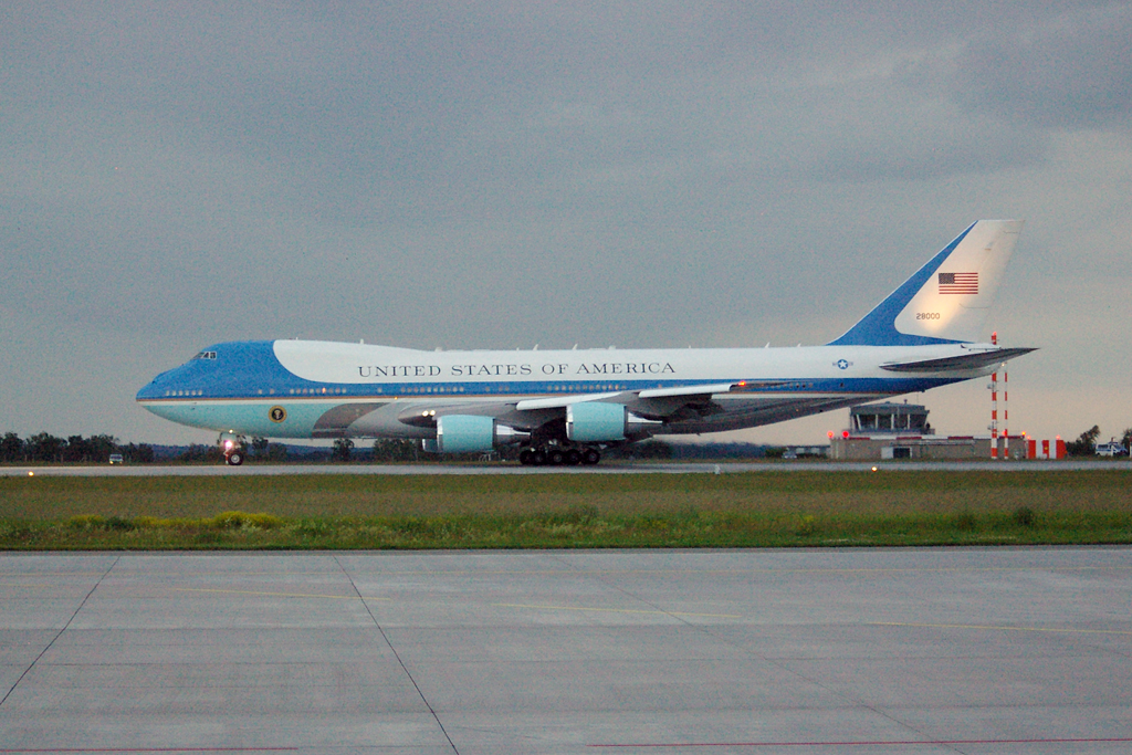 Die berühmteste Boeing 747 ist wahrscheinlich die Airforce One des US-amerikanischen Präsidenten, hier nach der Landung Barack Obamas 2009 in Dresden