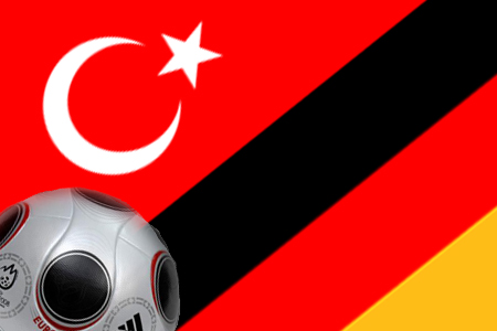 Spannung vor EM-Halbfinalspiel Türkei - Deutschland